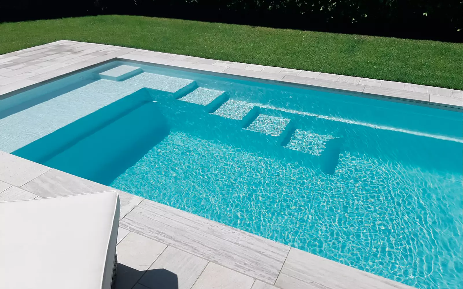 Elite-EU The Elite, a high waterline pool from Leisure Pools