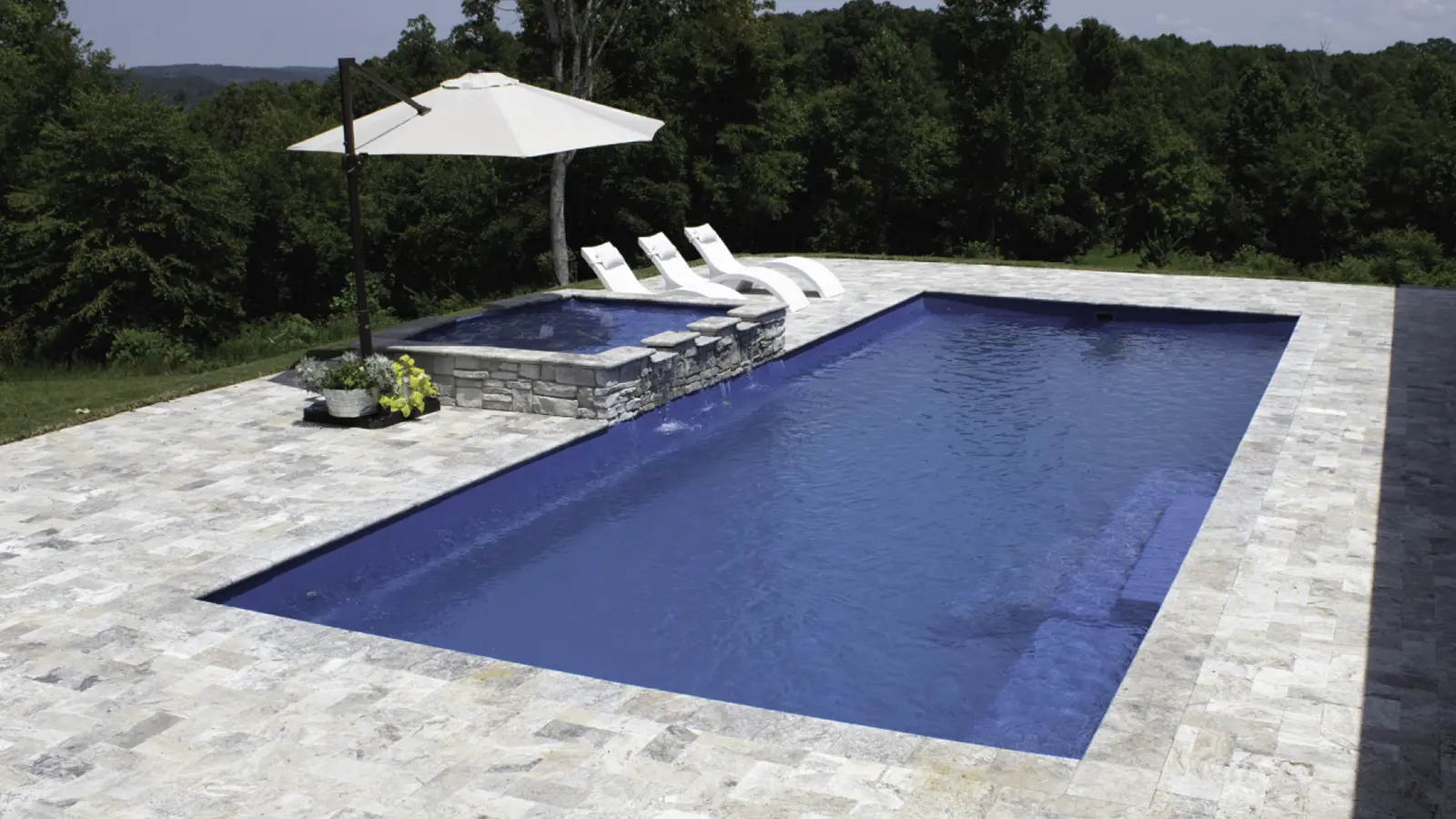 The Grand, a fiberglass pool design manufactured by Leisure Pools